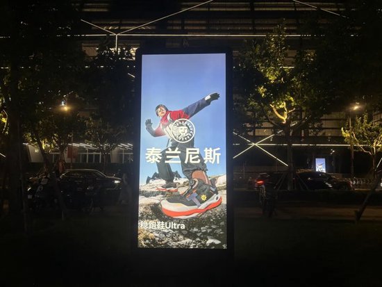 奥运冠军代言，知名品牌被曝一双出厂价几百元的童鞋，经过运作后标价近2000元！代工厂称“订单反而在增加”