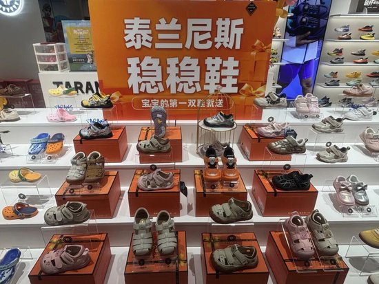 奥运冠军代言，知名品牌被曝一双出厂价几百元的童鞋，经过运作后标价近2000元！代工厂称“订单反而在增加”
