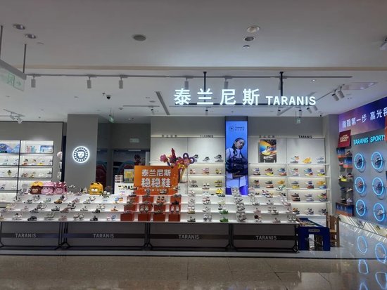 奥运冠军代言，知名品牌被曝一双出厂价几百元的童鞋，经过运作后标价近2000元！代工厂称“订单反而在增加”