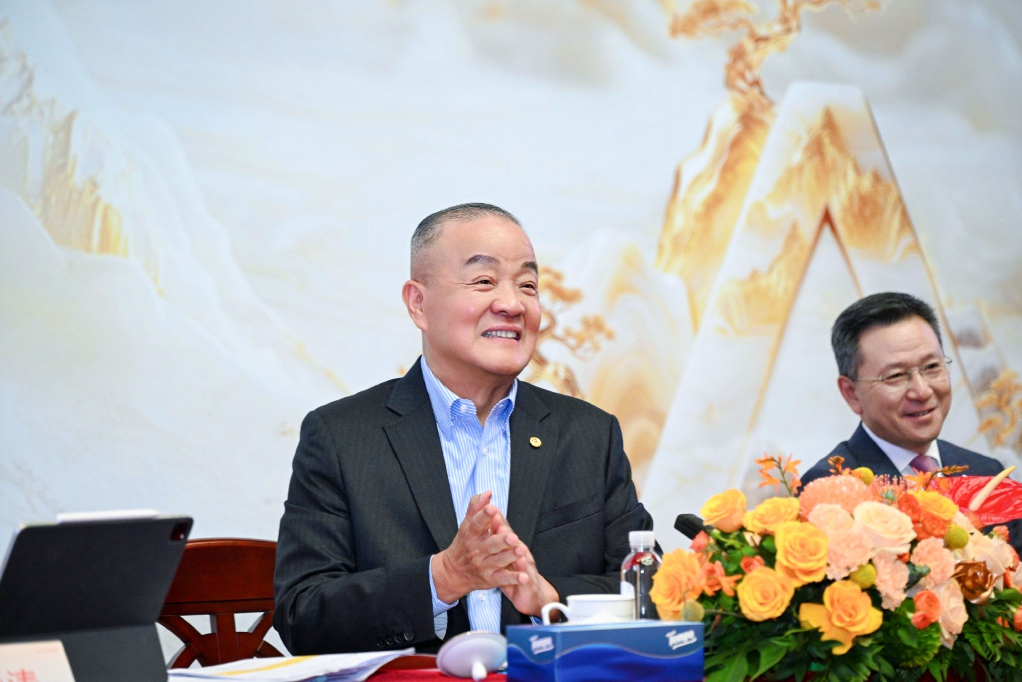 马明哲再谈“为股东打工”！直击中国平安股东会：投资者问答超1.5小时，直面投资、寿险改革等25个热点问题